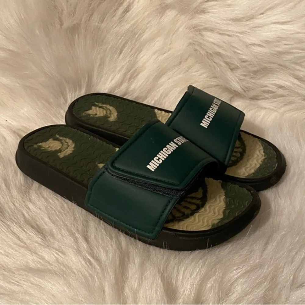 Michigan State Youth Sandals Slip‎ On Green Slides Size 2-3 Large